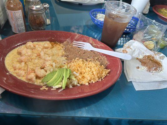 Camarones al mojo de ajo (beans w/cheese on the napkin)