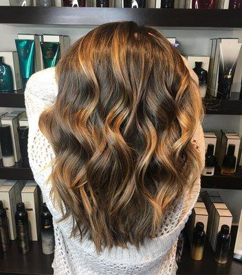 Morgan sprinkled in a few babylights to brighten up the top while still keeping a rooty look! Amazing balayage by Morgan