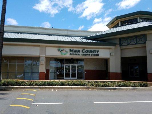 The entrance area of Maui County FCU.