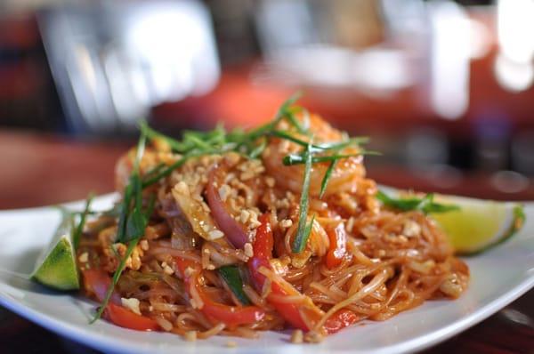 Shrimp pad thai