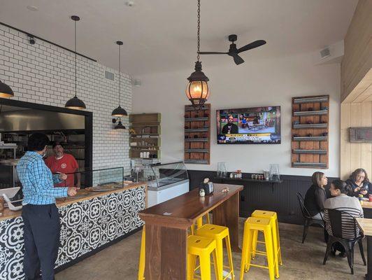 Nice modern interior with plenty of seating (not pictured: series tables to the left, and open air seating on a patio on Venice Blvd)