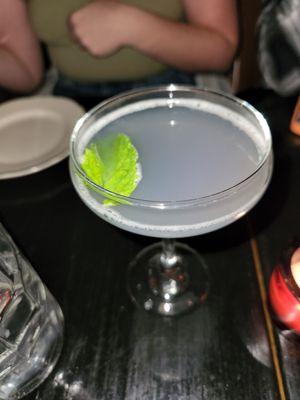 The lake side: vodka, violet, lime, mint