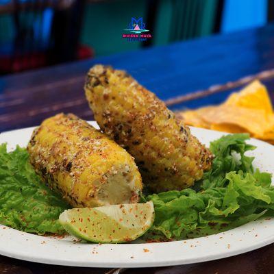 Get to know the typical Mexican elotes at Riviera Maya.