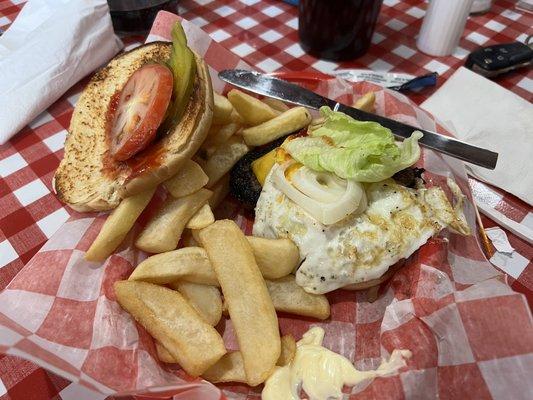 Cheeseburger with a fried egg