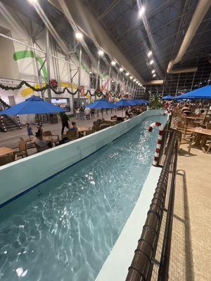 Lazy river, view of food stand and arcade