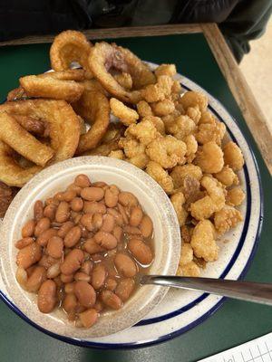 Shrimp with onion rings and pinto beans