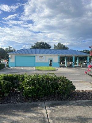 Street view of the detailing building and exterior car waxing bay (left).