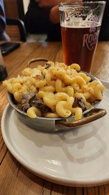 Mac and cheese with brisket