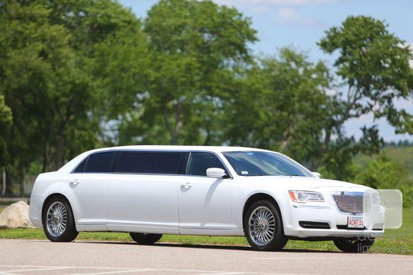 Chrysler 300 - 6 Passenger Limousine