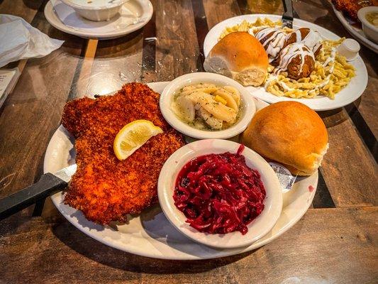 Schnitzel, meatballs and boiled goodies