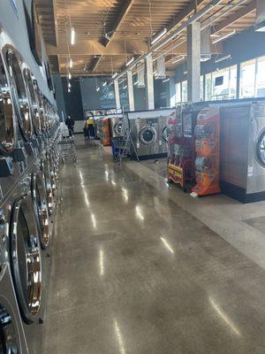 24 hour laundromat extra large machines panorma city