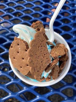 Small blue goo soft serve w/ ice cream sandwich pieces