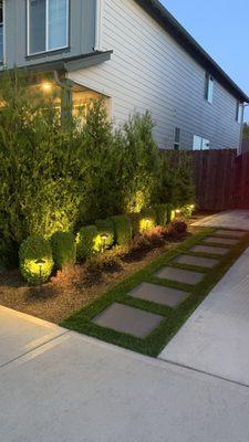 Walkway stepping stone pavers with lights