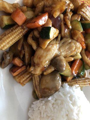 Chicken with cashews and white rice