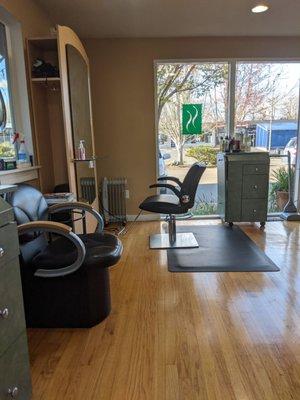 Clean, super socially distanced salon in super cute downtown Burien!