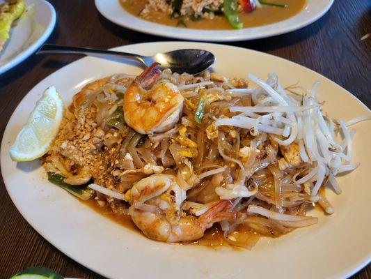 Pad Thai with Chicken and Shrimp