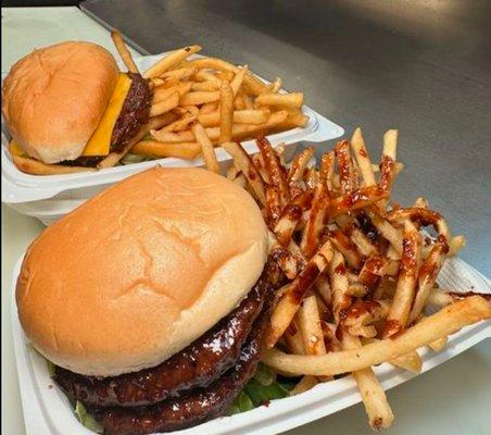 The best teri burgers in Hawaii for 40 years, always finding ways to improve! Dine in or carry out today- now hiring too!