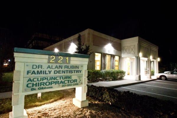 Rochelle Park, NJ dentist Dr. Alan L. Rubin opened his own private practice dental clinic in 1986.