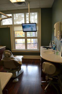 Treatment room at Raleigh Periodontics