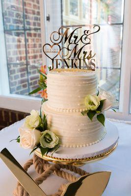 Our delicious and beautiful wedding cake!