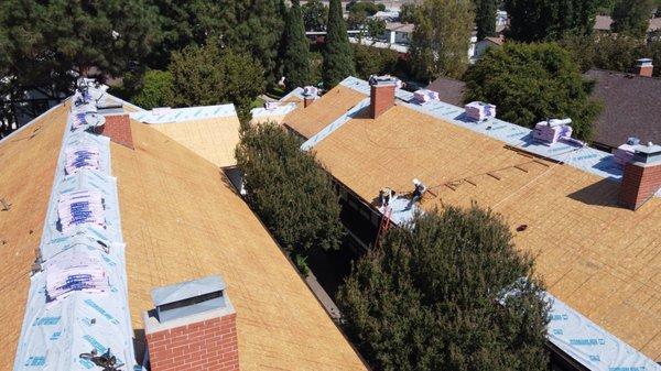 Apartment complex roof installation with Owens Corning Shingles by Hexagon Roofing. roofing companies in Arcadia, CA