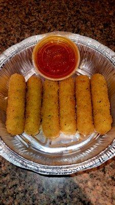 6pc Mozzarella Sticks $8.00 (12/11/22). @PauliesBrickhouse #JerseyCity #NewJersey #ItalianFood #Pizza #FoodPorn