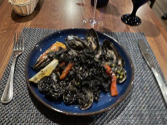 Black paella