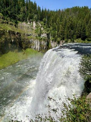 This is Upper Mesa Falls, the rewarding highlight when visiting.