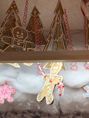 How cute! The gingerbread cutouts are made from cardboard. Great idea!