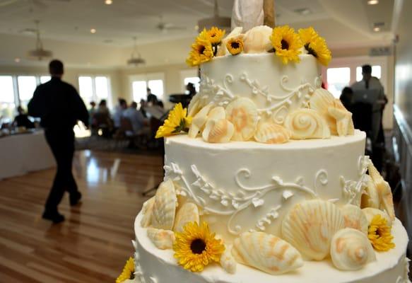 Our beautiful wedding cake with ivy scroll, white chocolate seashells, and fresh sunflowers :o)