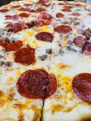 large sausage & pepperoni pizza