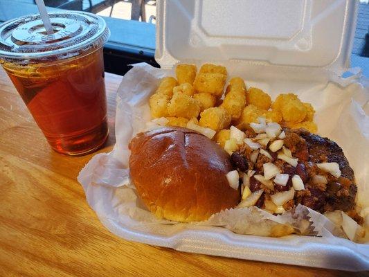 Chili burger with tots