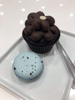 Earl gray macaron and chocolate cupcake!