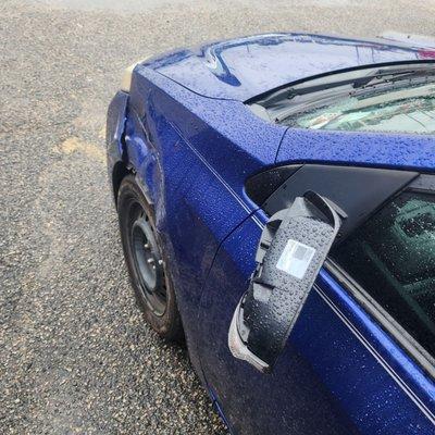 Damages on front fender and mirror damage