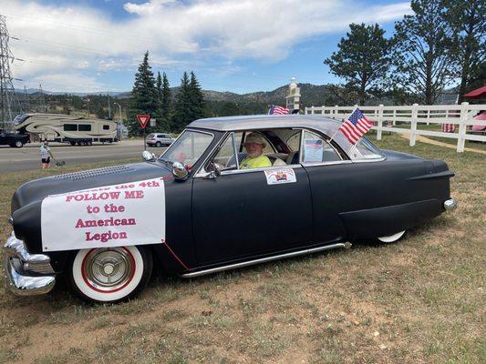 Food, drinks, and special events like the vintage car parade.