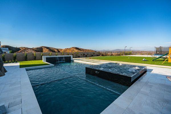 New Pool & Spa with Updated Turf & Porcelain Pavers in Castaic, CA