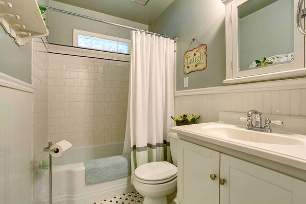 Bathroom after deep clean, and tile and grout clean photo