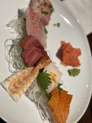 B3. Sashimi Combination