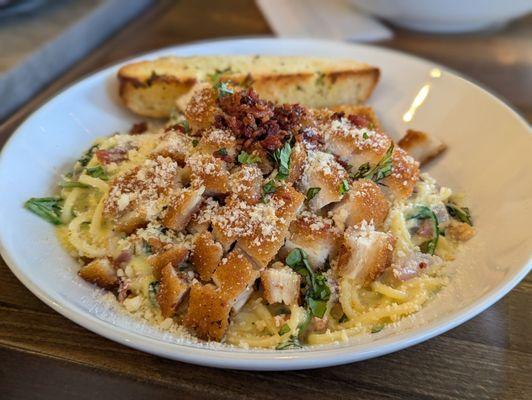 Build your own pasta bowl (spaghetti noodles, carbonara sauce, spinach, onion, bacon and breaded chicken)