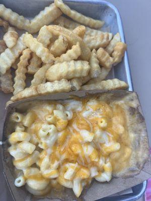 kids mac-n-cheese with fries