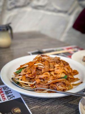 fried rice noodle with beef