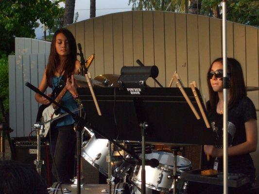 ...Live and loud at The Honolulu Aquarium...