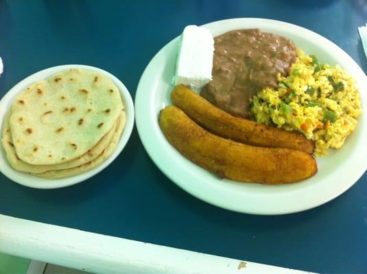 Tradicional Desayunos de El Salvador: Scrambled eggs, fried plantains, refried beans, and homemade cheese with tortillas!