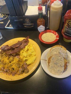 Hands down best brunch in Midland!!! Fluff scrambled eggs, thick bacon, potatoes with cheese and ham, and of course biscuits and gravy!!!!