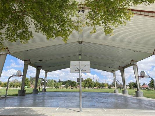 Shaded basketball courts @ City Park, Hobbs, NM (9/2/2022)