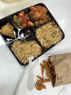 Indochinese box, onion pakora