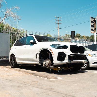 G05 X5 in with front fender and bumper damage.