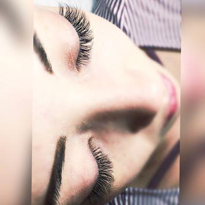 Natural 3D volume lashes