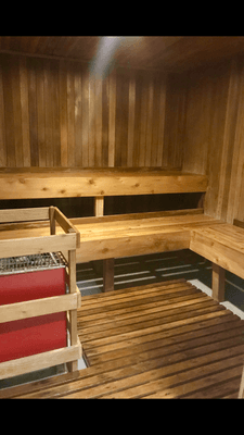 Dry sauna and steam rooms!