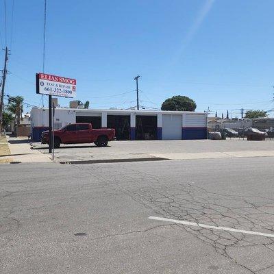 5 bays to handle multiple smog checks and maintenance at once